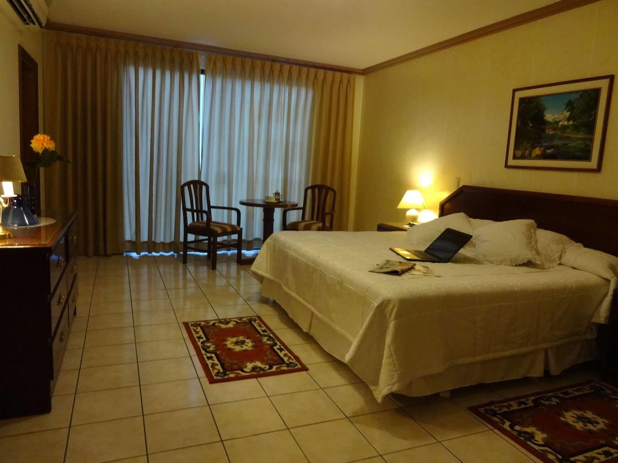 סנטה קרוז דה לה סיירה House Inn Apart Hotel מראה חיצוני תמונה